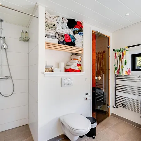Stunning In Ebeltoft With 3 Bedrooms, Sauna And Internet Knebel