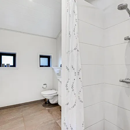 Stunning In Ebeltoft With 3 Bedrooms, Sauna And Internet Feriehus Knebel