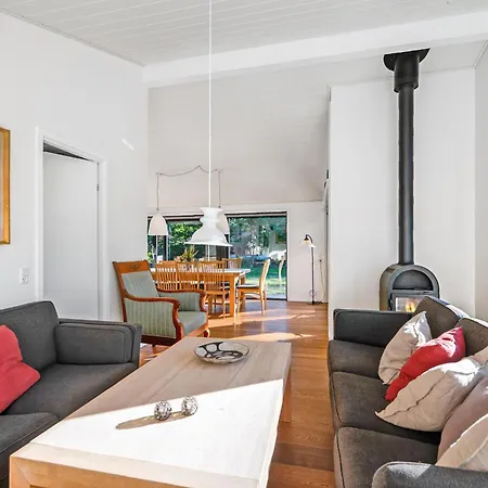 Stunning In Ebeltoft With 3 Bedrooms, Sauna And Internet