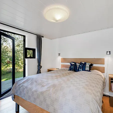 Stunning In Ebeltoft With 3 Bedrooms, Sauna And Internet Feriehus Knebel