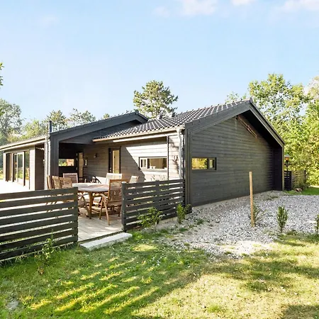 Stunning In Ebeltoft With 3 Bedrooms, Sauna And Internet Feriehus Knebel