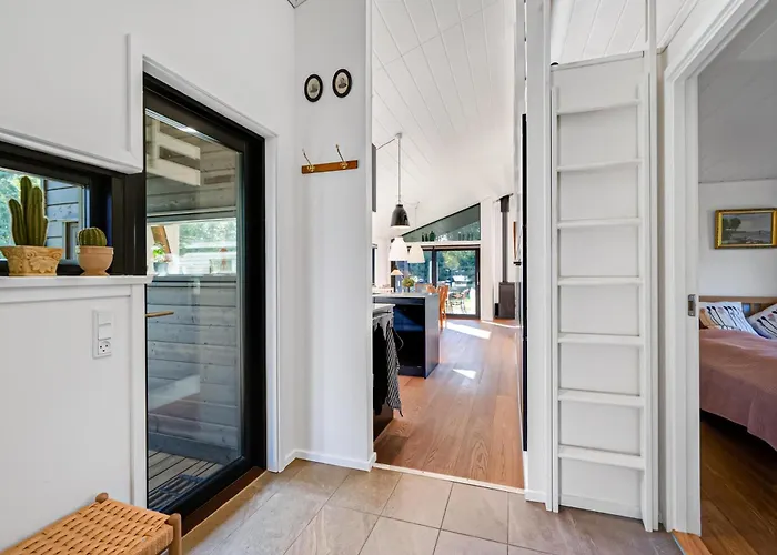 Stunning In Ebeltoft With 3 Bedrooms, Sauna And Internet * Knebel