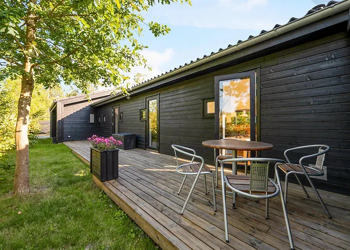 Stunning In Ebeltoft With 3 Bedrooms, Sauna And Internet * Knebel