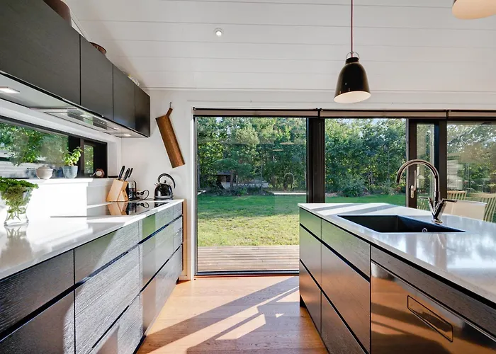 Stunning In Ebeltoft With 3 Bedrooms, Sauna And Internet Knebel